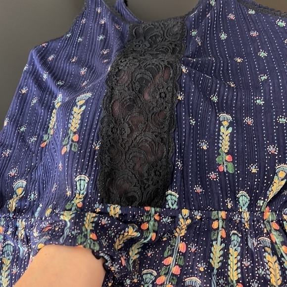Vintage 1990s Free People tank top with lace accent and floral print, blue L - Picture 5 of 10